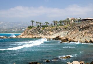 Yoga-Reise und Retreat-Urlaub am Strand auf Zypern