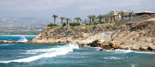 Yoga-Reise und Retreat-Urlaub am Strand auf Zypern